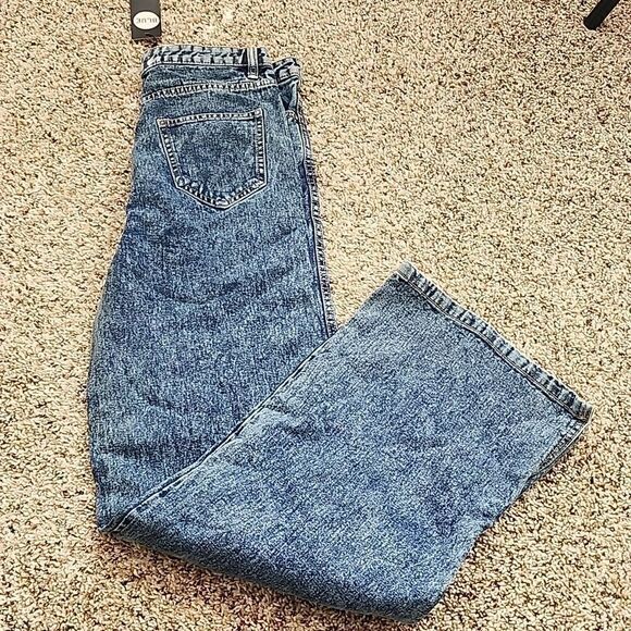 Wide Leg Flare Jeans Size 4 Vintage Wash NWT - Picture 1 of 7